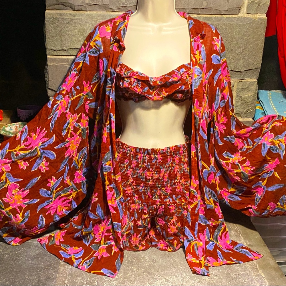 NWT Lovely Free People 3 pc dark red floral set,bandeau,skort,kimono duster,XS